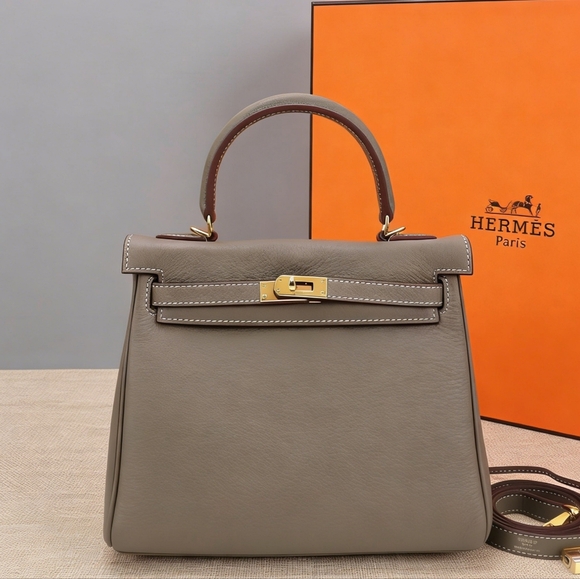 Hermes.. Tops - Hermès Kelly 25 Retourne